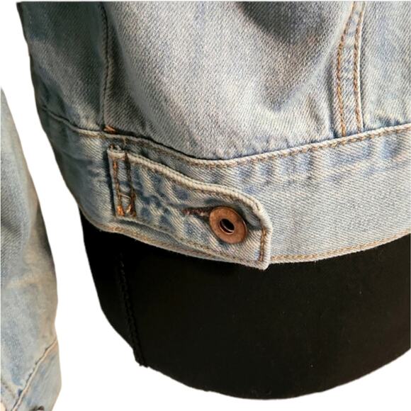 Forever 21 Women's Light Wash Denim Jean Jacket/Size SM Trucker Button Front‎ - Picture 4 of 6